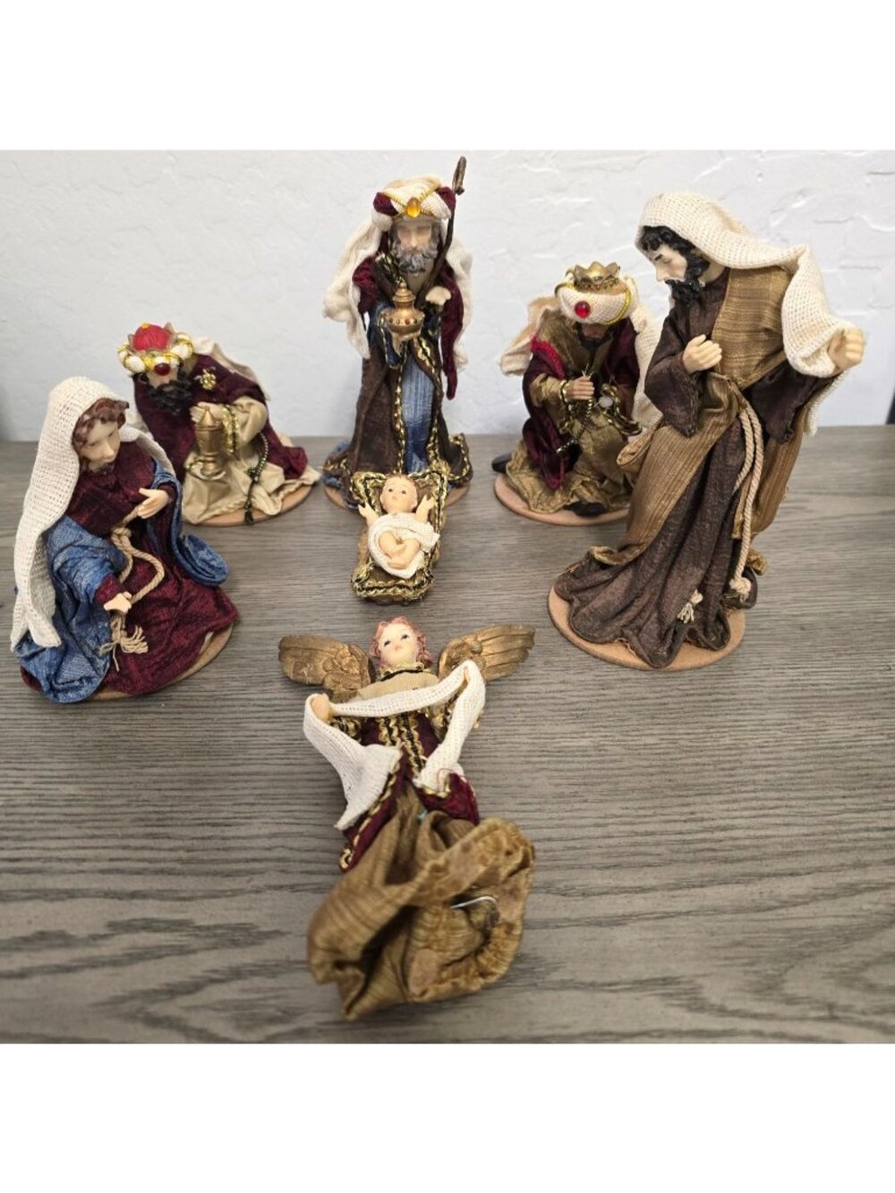 Members Mark 6-Piece Nativity Scene Set With Handcrafted Figurines READ